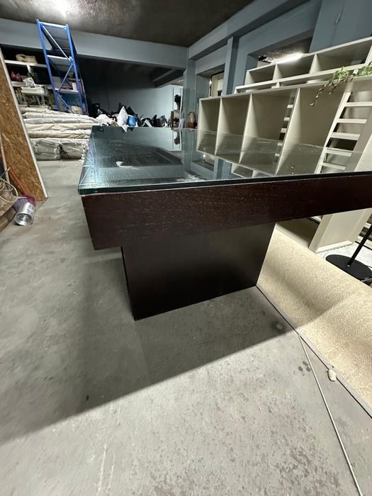 Mesa em scupira com forra de tampo em vidro