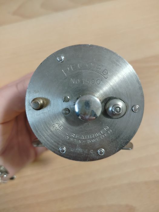 Kołowrotek  wędkarski .