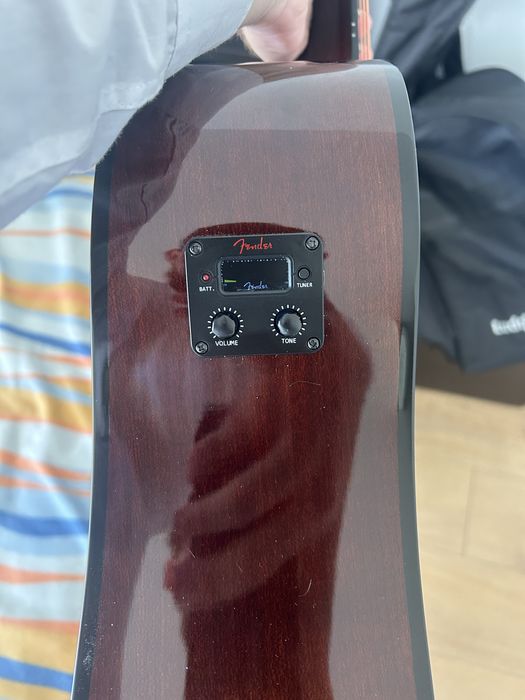 Guitarra Elétrica Acústica (Fender)