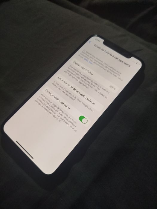 iPhone X com poucas marcas de uso