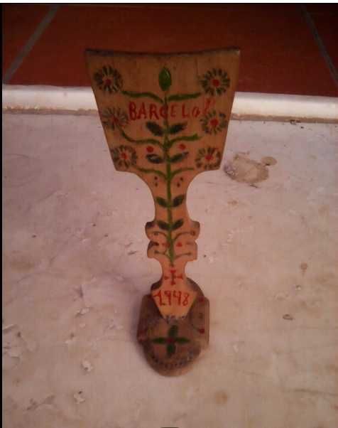 Pequena peça decorativa antiga artesanato manual Barcelos 1948