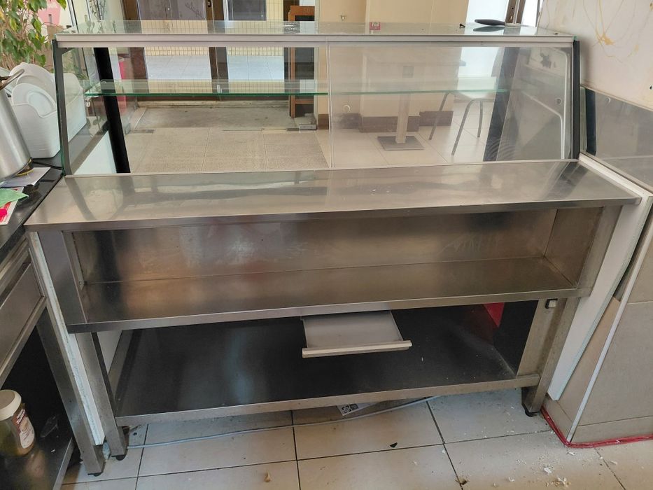 Balcão em inox com vitrine seca Indutel