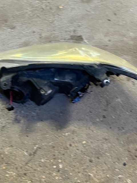 Farol Esquerdo  Mercedes Vito de 2006