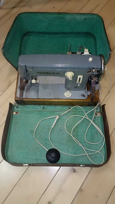 Швейная машинка "Чайка-2" в кофре.