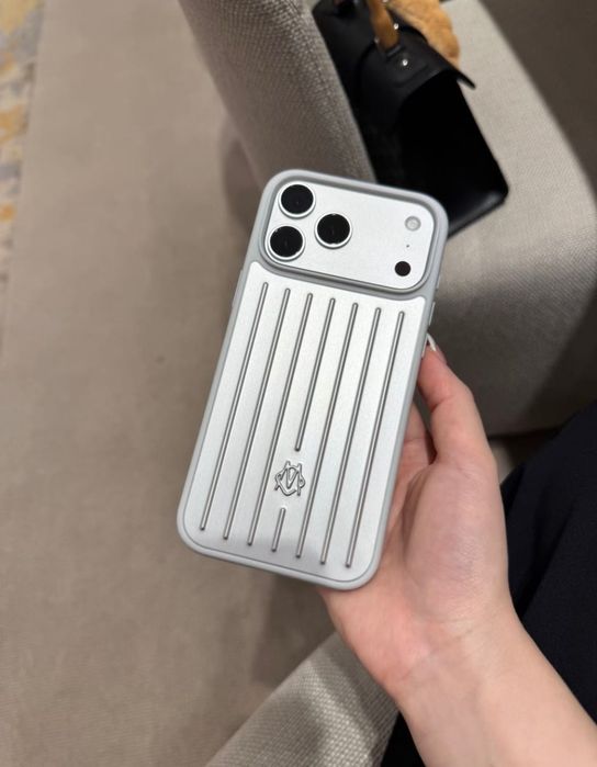 Чехол Rimowa 17 pro max 17 pro: 1 650 грн. - Чехлы Киев на Olx