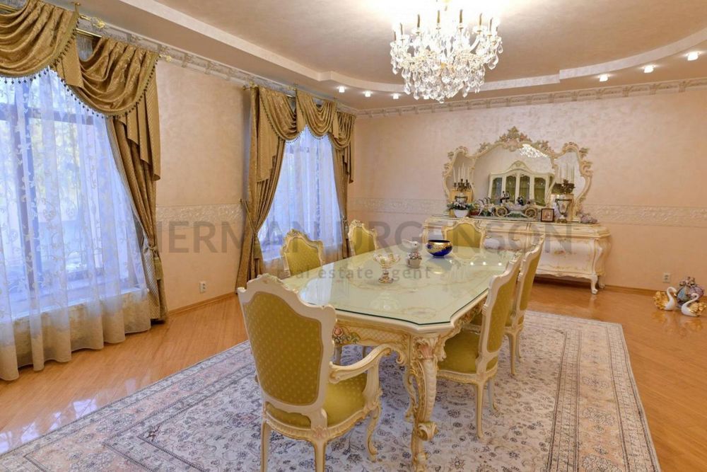 Продаж будинку 404 м.кв / 22 сотки / Минай