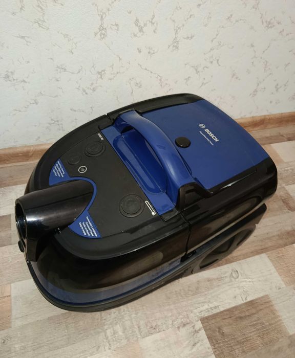 Пилосос миючий з аквафільтром Bosch BWD41700