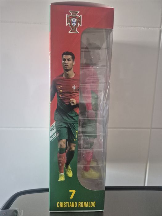 Estatueta do Cristiano Ronaldo Nova  com Altura de 27cm na sua Caixa Selada.
