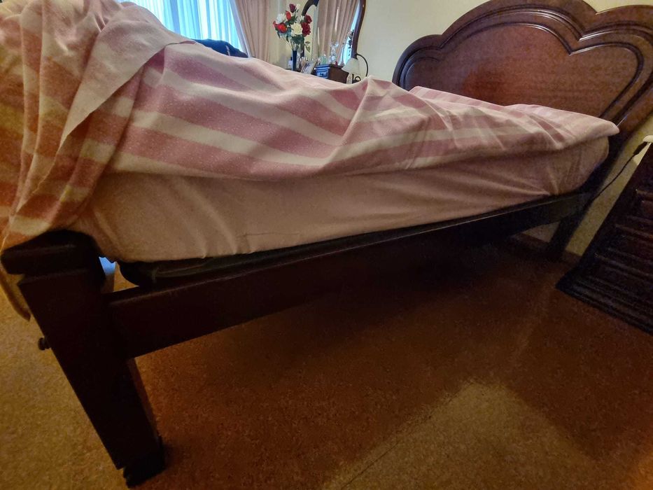Cama de Madeira Maciça + Colchão CLUB NATURA — Conforto e Qualidade!