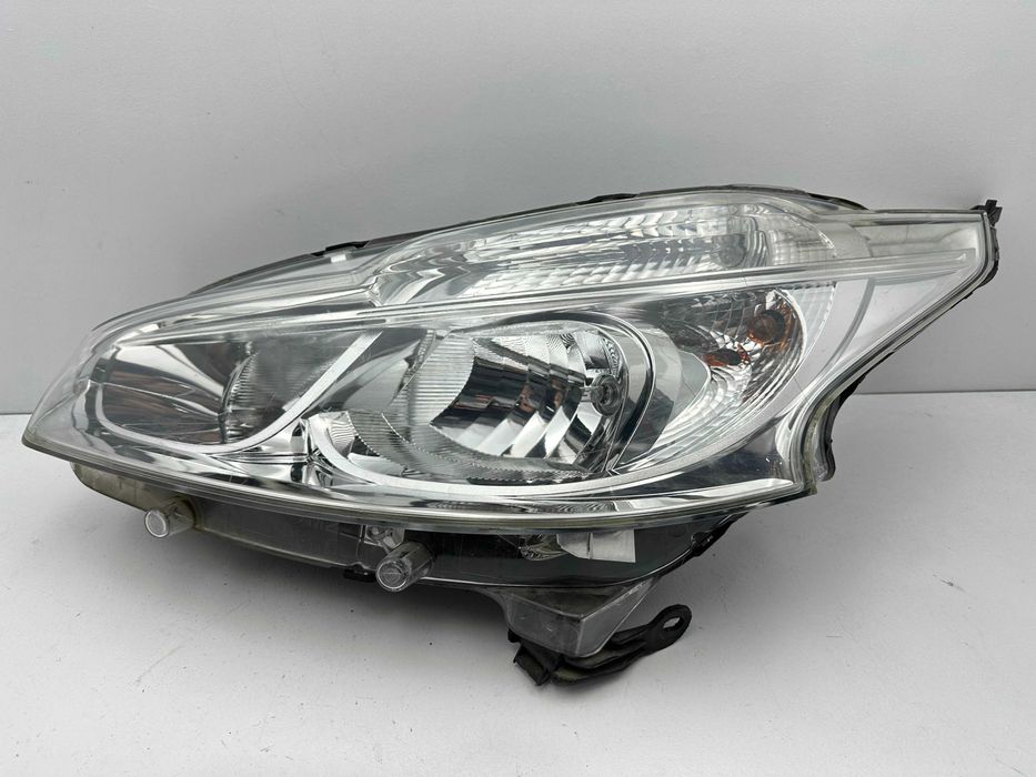 Ótica / Farol Esquerda - Peugeot 208