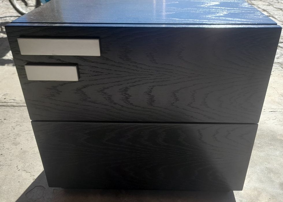 Comoda e 1 mesa de cabeceira COMO NOVO