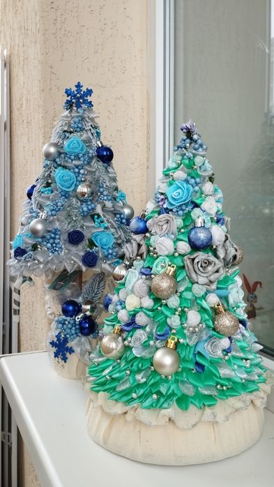 Блакитна ялинка ручної роботи, новорічний декор