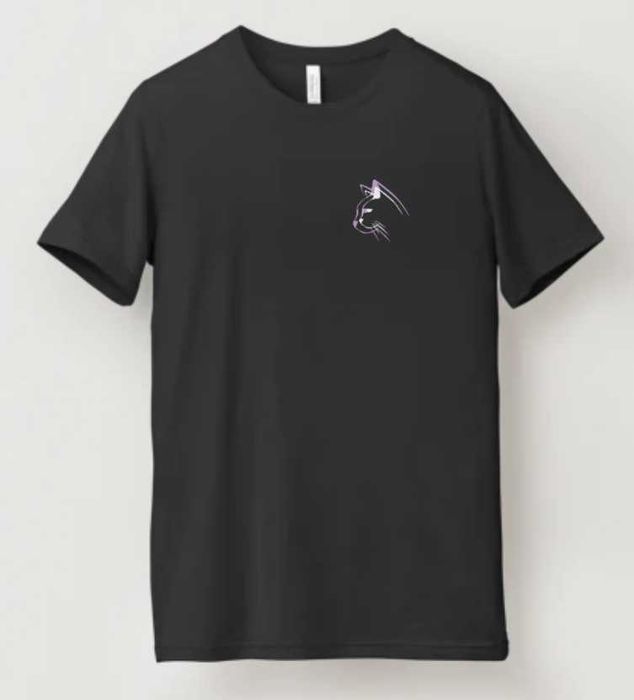T-shirt preta e com estampa