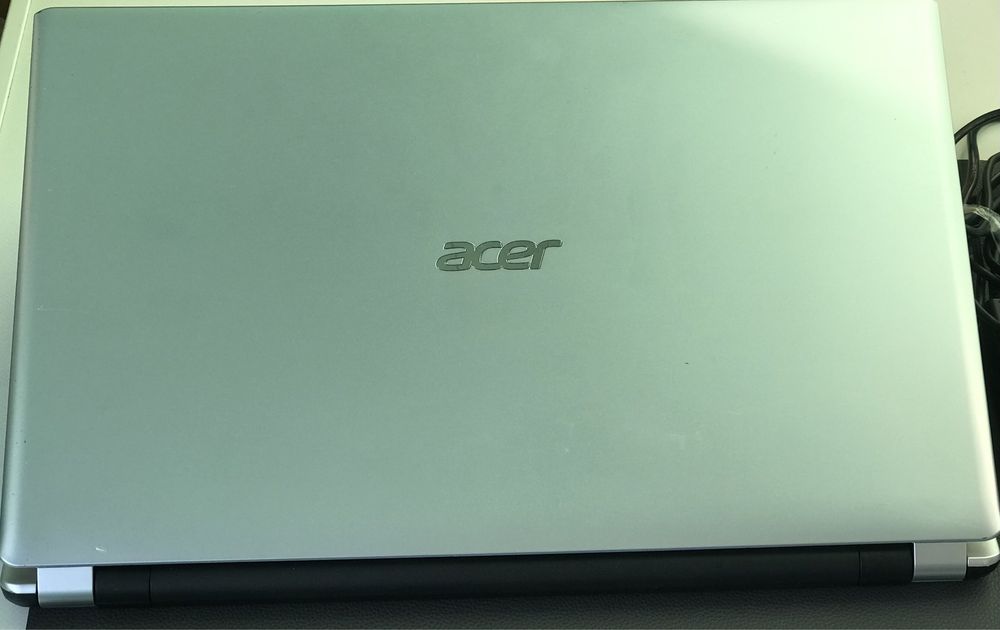 Ноутбук для навчання та роботи Acer V5