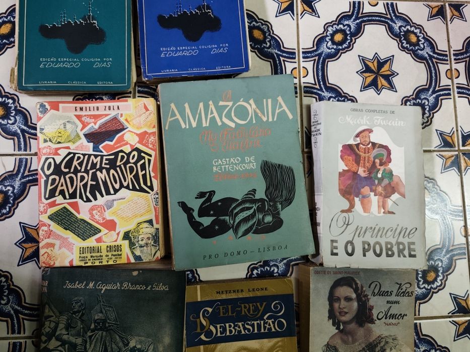 Livros antigos variados