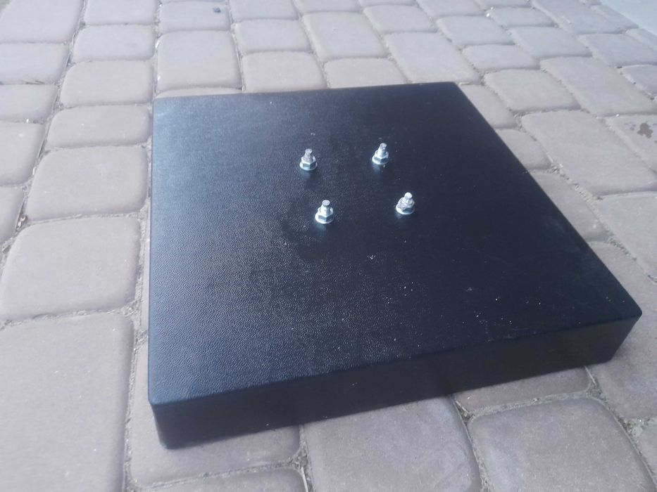 Podstawa betonowa 35x35 śruby nakrętki czarne nakładki