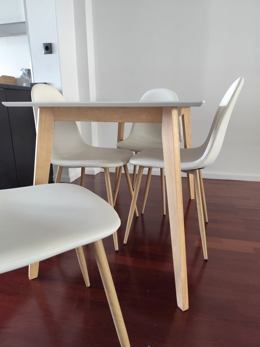 Conjunto Mesa e 4 cadeiras