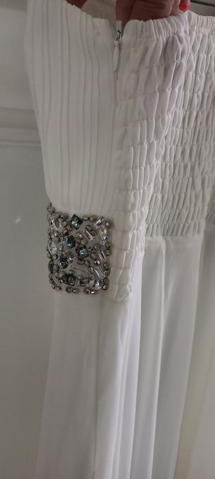 Vestido de cerimónia branco com pedras