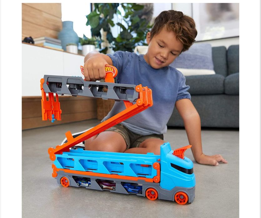 Hot Wheels City Wyścigowy transporter 2w1