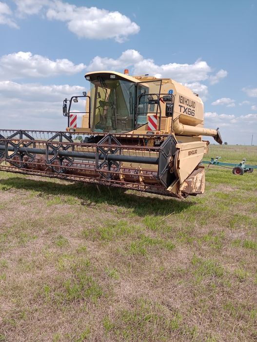 New Holland tx66