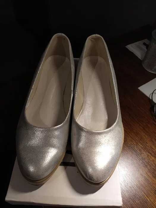 Buty  damskie rozm.. 36
30 zł
