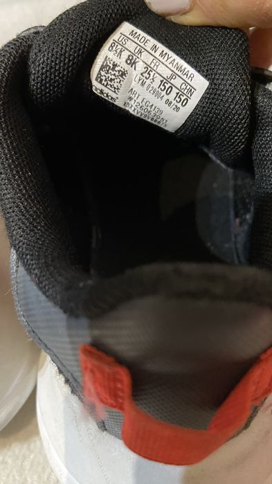 Sapatilhas Adidas nr 25 1/2