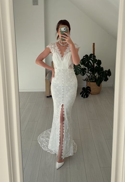 Koronkowa suknia ślubna rybka odkryte plecy