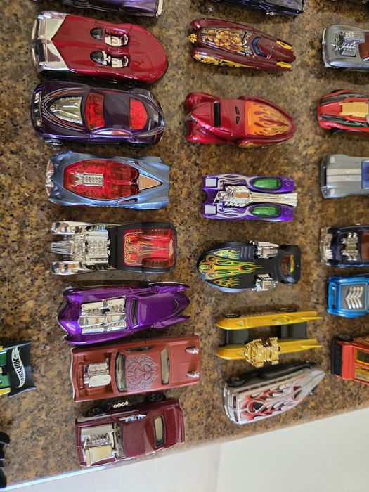 Coleção 74 carros Hot Wheels + pista