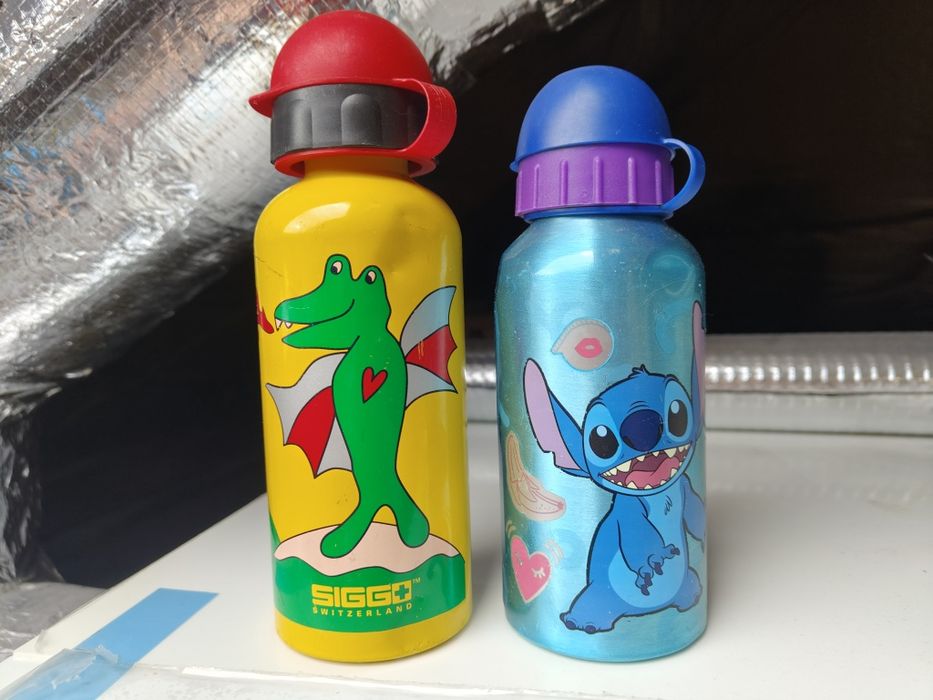 Dwa dziecięce termosy bidony