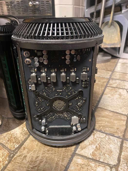 Apple Mac Pro 64GB 500GB SSD D700 6GB