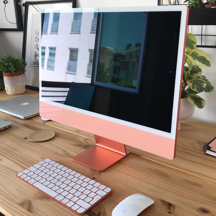 iMac 24" Apple M1 2021 | 16GB RAM | 256GB SSD LARANJA (Como novo)