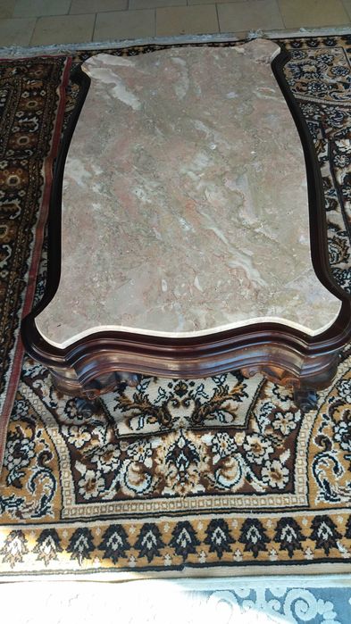 Mesa de centro em madeira com pedra mármore