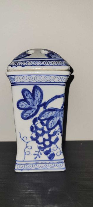 Jarrinha / Suporte de Flores (Flower Frog) em Porcelana Azul e Branca