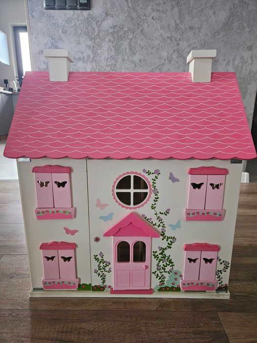 Domek dla lalek z mebelkami