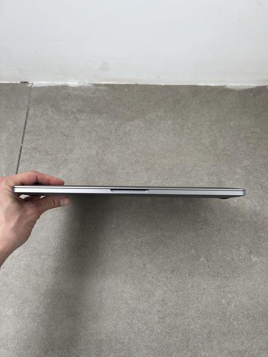 760$ MacBook Pro 13" 2020 M1 / 16 GB / 256gb SSD