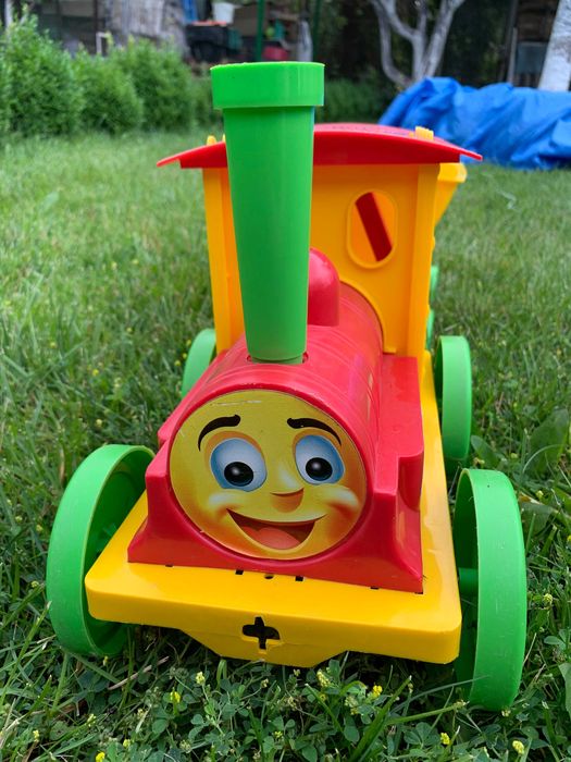 Продам паровозик детский