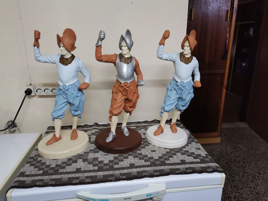 Estatuetas em Gesso.64409132452609122