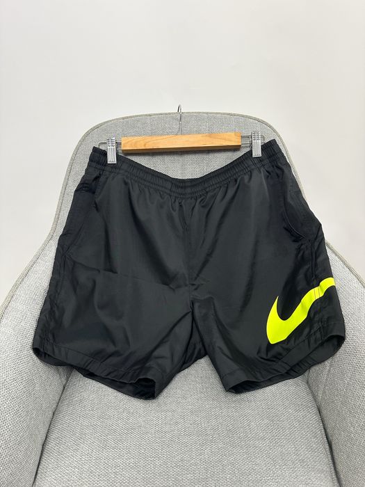 Шорти Nike, з яскравим свушем