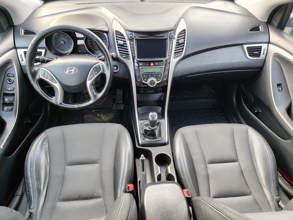 Hyundai i30 1.6 CRDI klimatyzacja alufelgi nawigacja zaniana