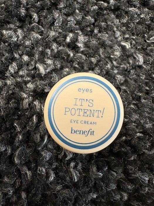 rozświetlający krem pod oczy Benefit Cosmetics