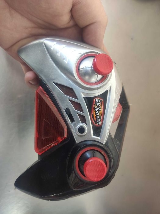 пульт управления для радиоуправляемого вертолета.