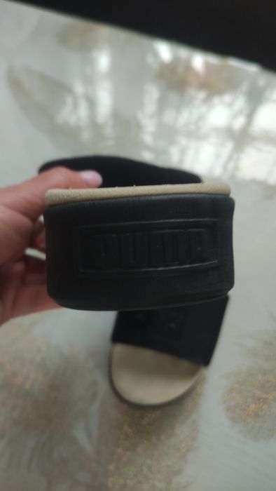 Шкіряні шльопанці