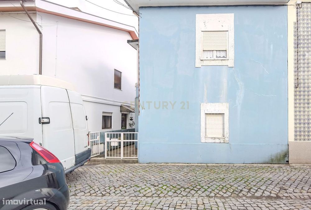 Moradia bifamiliar T2 + T1 em Valbom - Gondomar