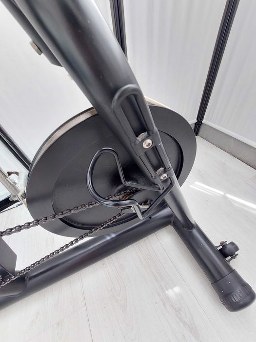 Bicicleta de Sprinting BH com mudanças Shimano e pedais mistos
