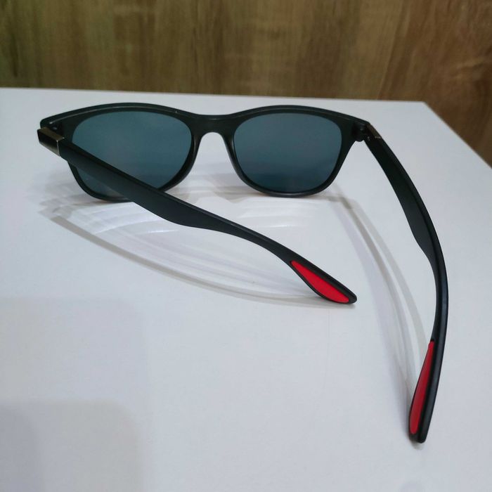 Nowe okulary z etui przeciwsłoneczne