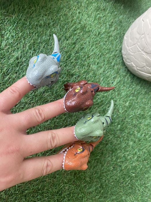 Dinossauros interativos comilões