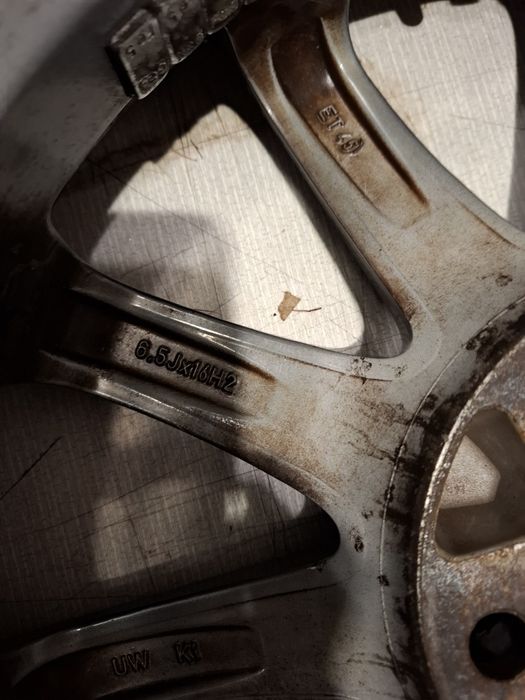 Felgi aluminiowe z oponami