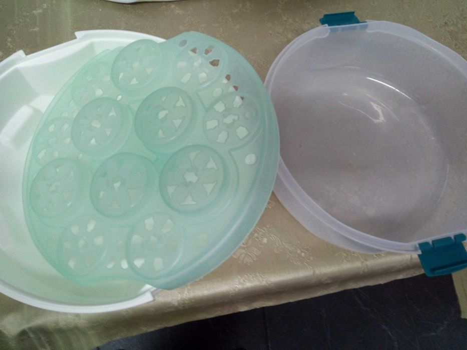 Mesa bebê muda fraldas e esterilizador de biberões