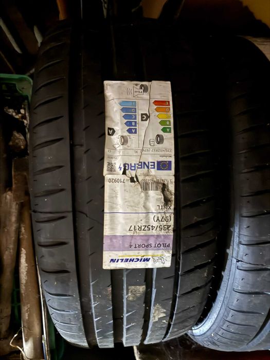 2 Pneus NOVOS Michelin Pilot Sport 4 – 235/45 ZR17 97Y