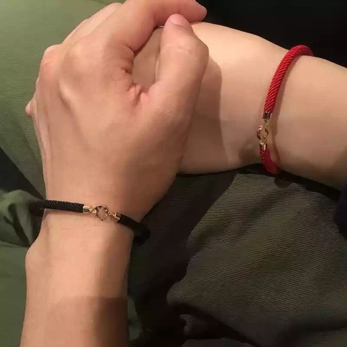 Браслет червона, чорна, бірюза  нитка булгарі. Красная нить